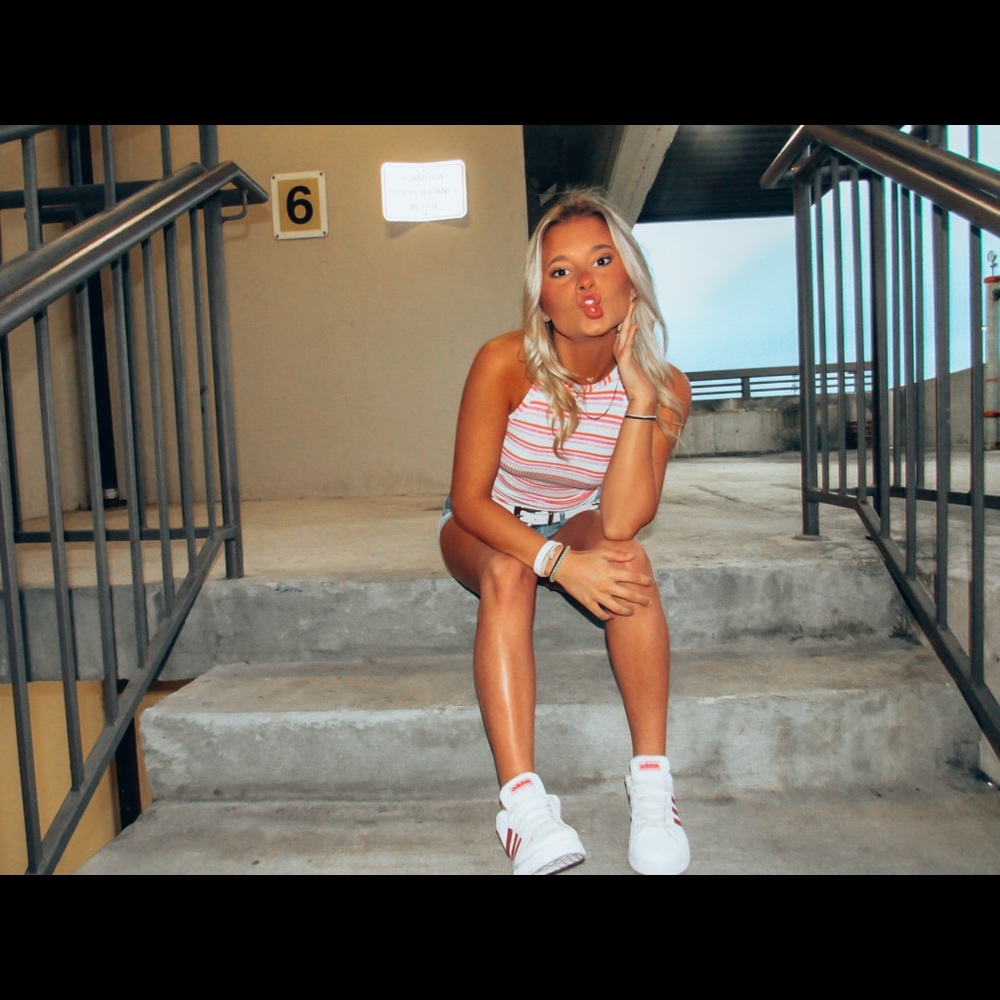 Meet your Posher, Cami